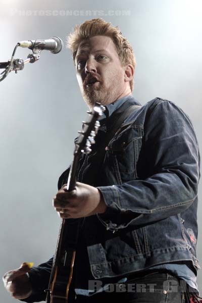 QUEENS OF THE STONE AGE - 2011-07-02 - BELFORT - Presqu'ile du Malsaucy - Joshua Michael Homme III